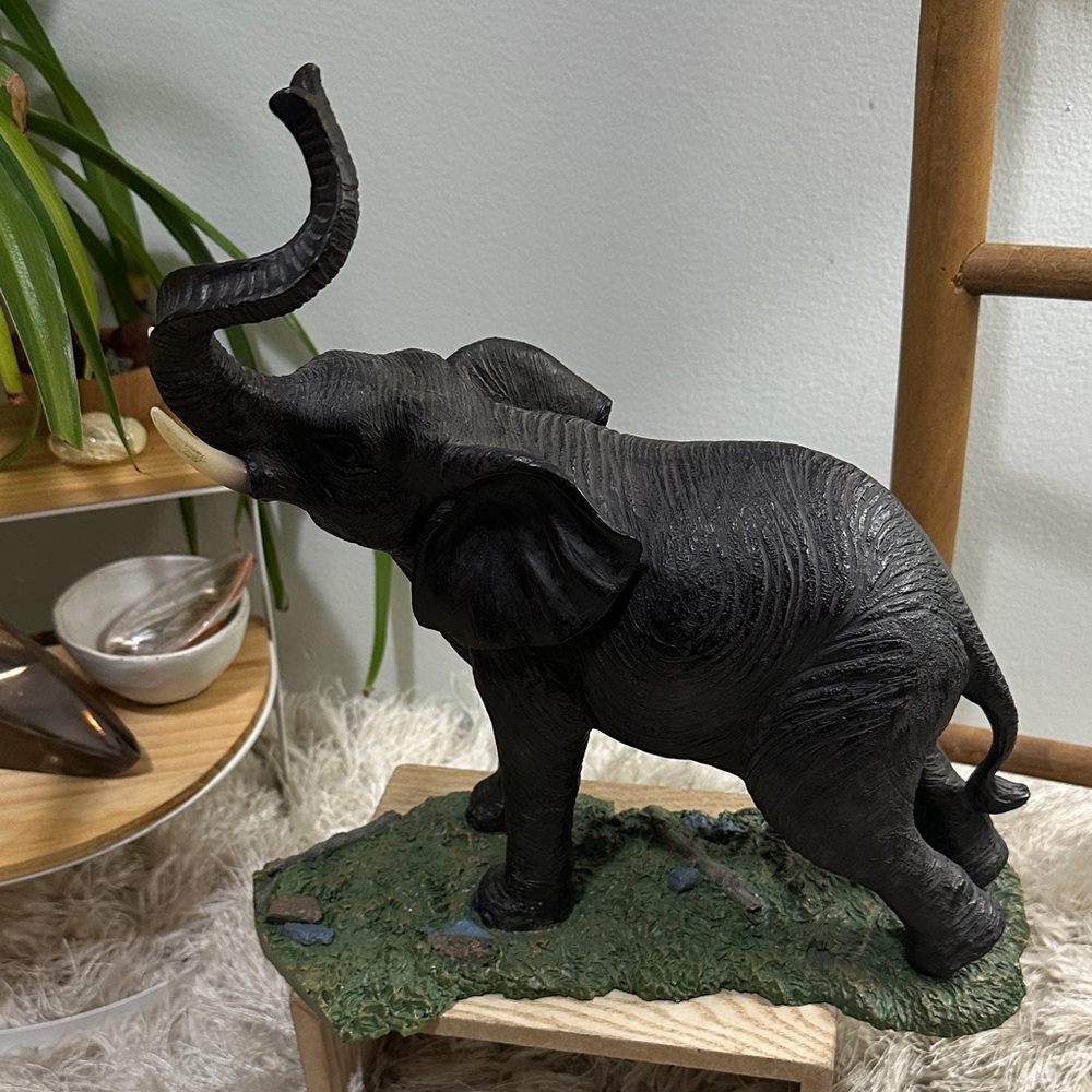 Lenox Spirit Of The Savanna Elephant Rumble Trunk Up Elephant Resin Figure Decor